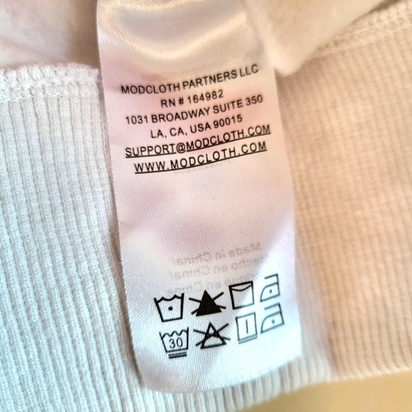 Hello Kitty Rainbow Fun Cozy Warm Sweatshirt Pullover Size M - Picture 10 of 11